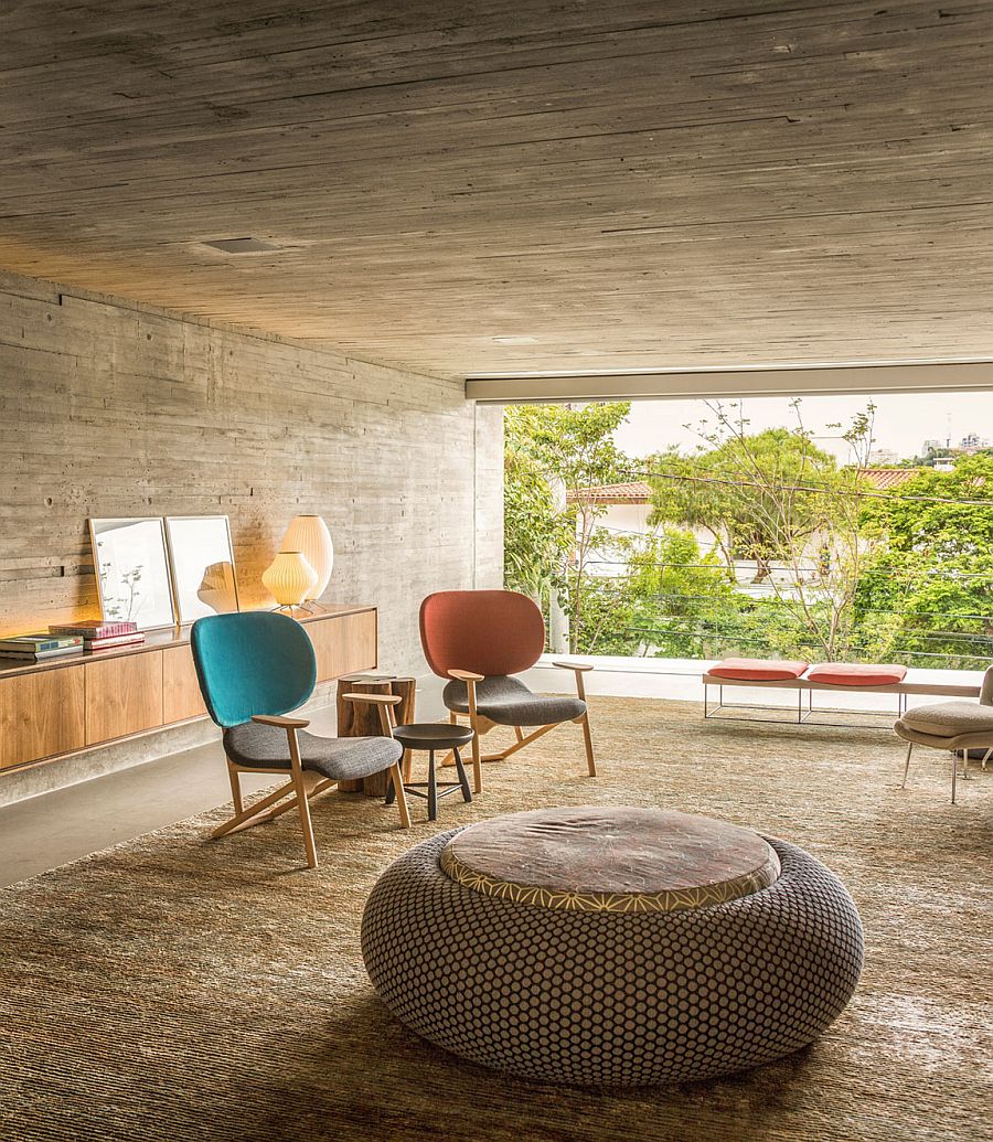 Concrete and raw wood shape the cozy living room