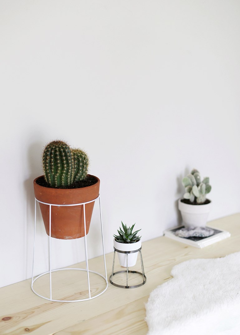 DIY wire plant stand from The Merrythought