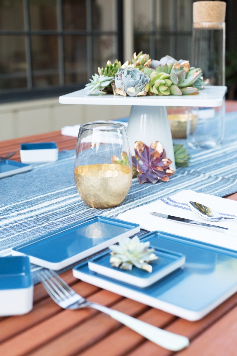 Fourth of July table setting idea from Lovely Indeed