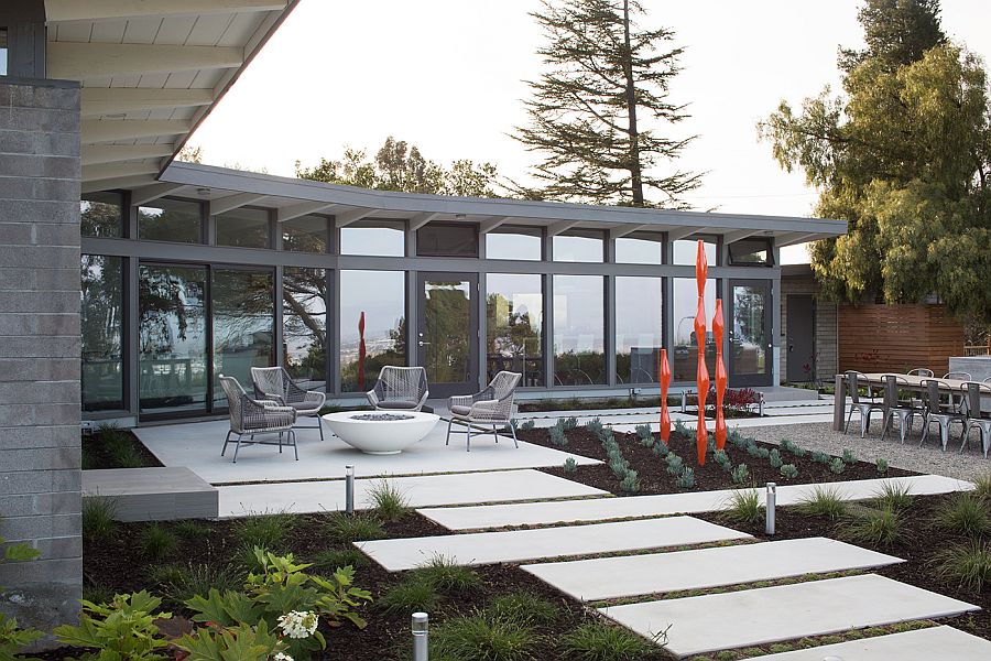 Informal outdoor sitting area around the firepit