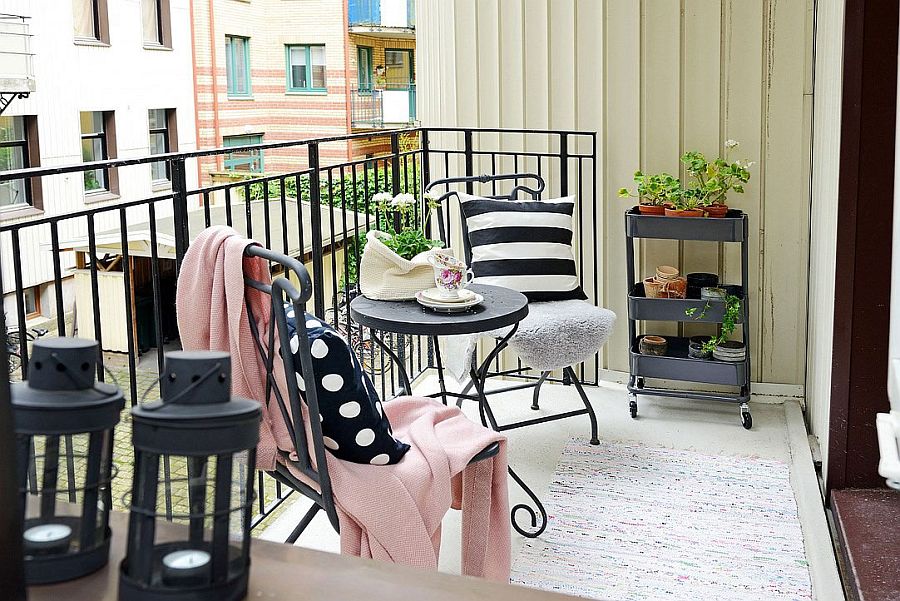 Keeping the small balcony decorations simple and stylish