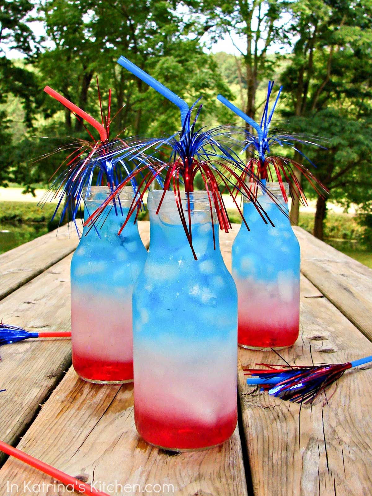 Festive Red, White and Blue Tablescape Ideas for a Sizzling 4th of