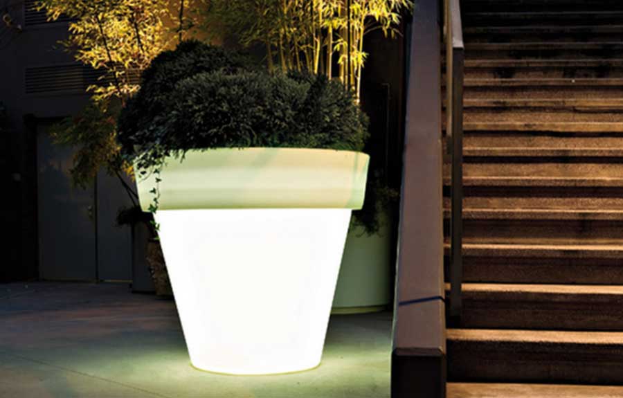 Vas Outdoor Illuminated Plant Pot