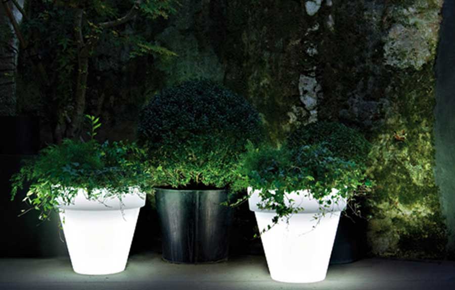 Vas Outdoor Illuminated Planter LED