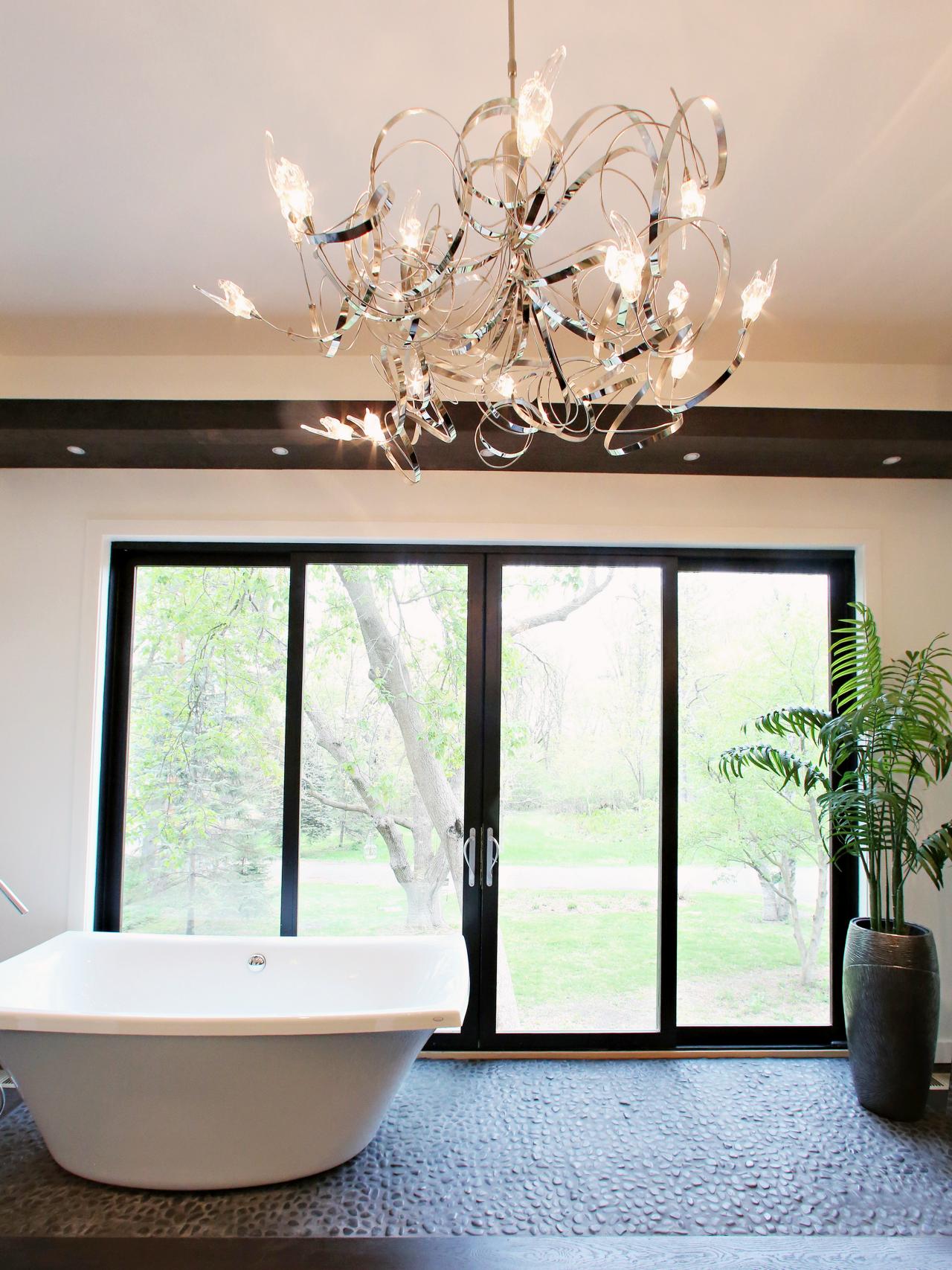 Luxurious Chandelier Ideas For Small Bathrooms