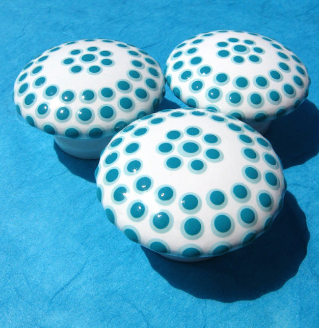 Spotted door knobs for polka dot lovers