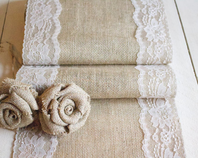 Stylish and rustic burlap table runner for those outdoor fall parties!