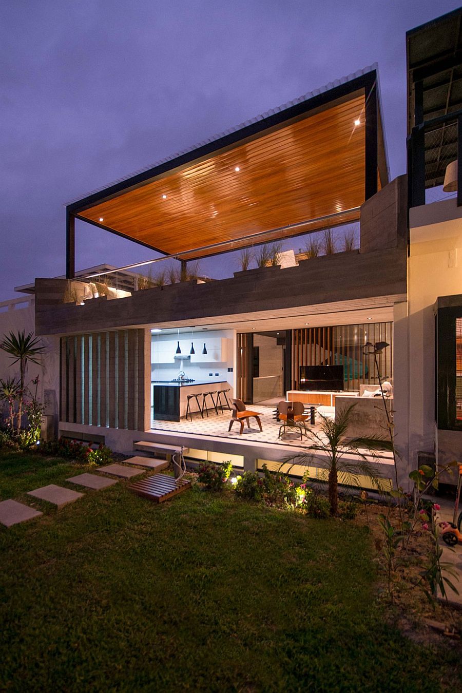 Chic Seasonal Beach House in Peru by Romo Arquitectos