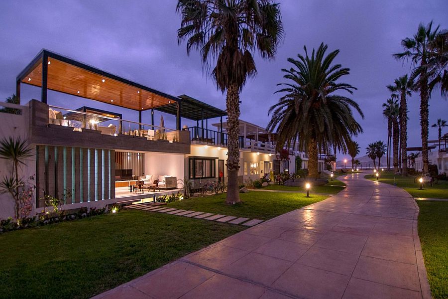 Contemporary beach house in Peru with a trendy indoor-outdoor interplay