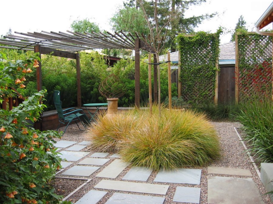 Outdoor space with gravel and stepping stones