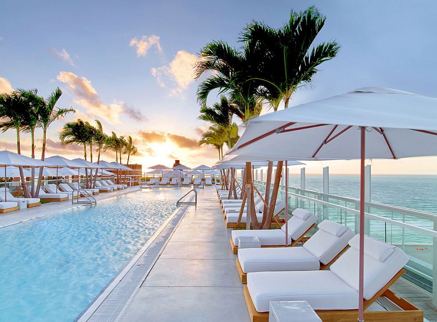 Outdoor swimming pool that overlooks the Atlantic Ocean