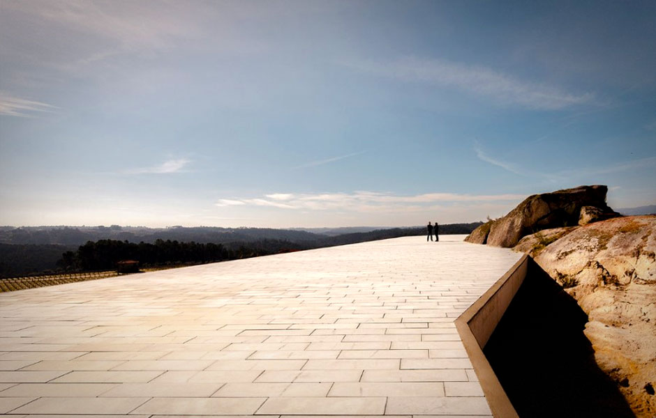 Stunning contemporary roof shaped in concrete