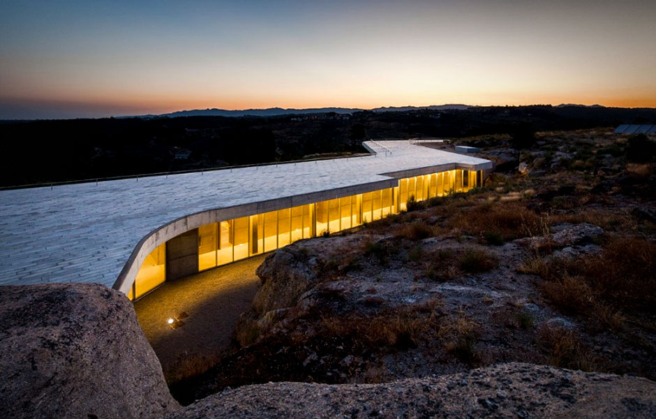 Large concrete roof of Quinta de Lemos