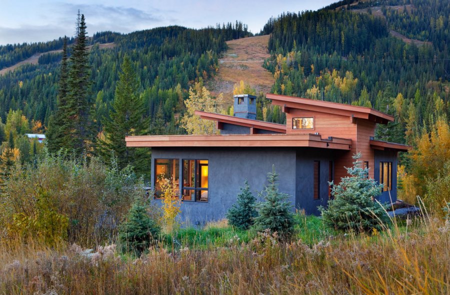 Rustic modern stucco home in the mountains