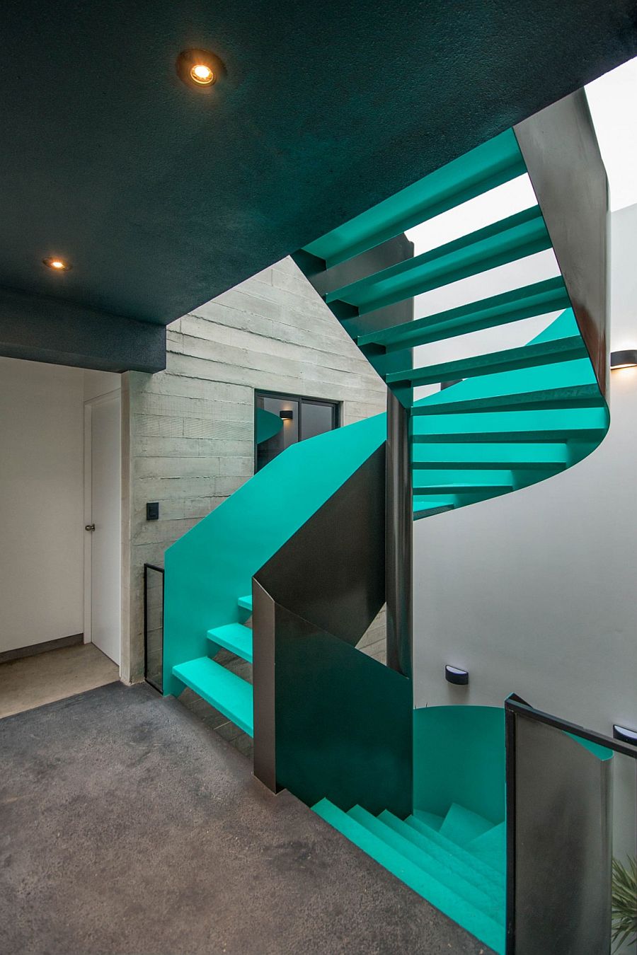 Sculptural staircase in captivating color for the contemporary becah house