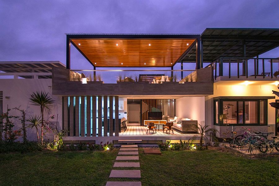 Chic Seasonal Beach House  in Peru by Romo Arquitectos