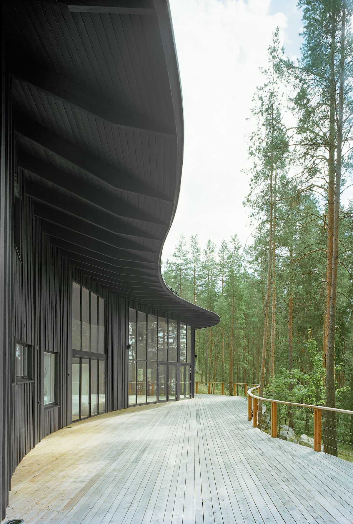 Organic and curvy roof design of Villa Musu