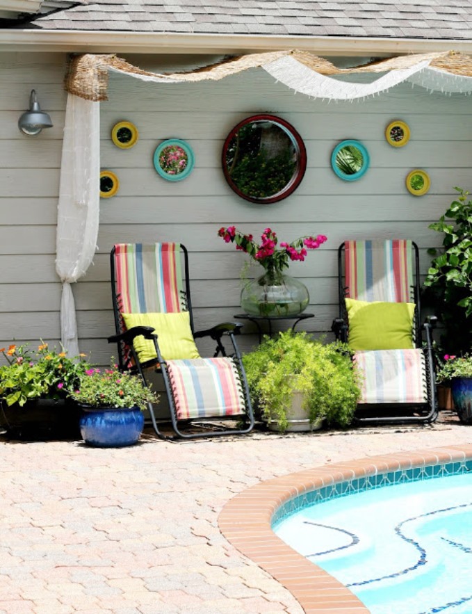 Easy to shape outdoor shade using fabric and reed