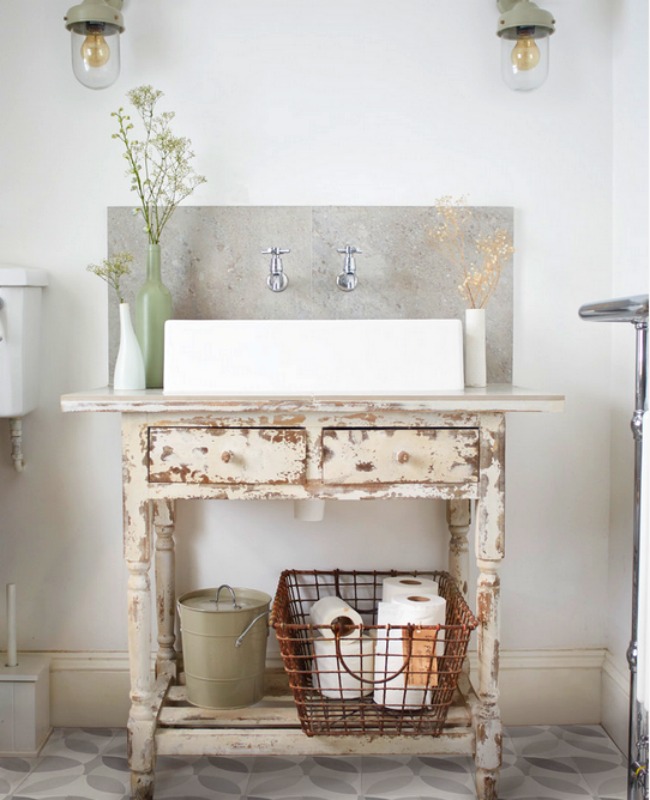 Vintage desk and decor come together to shape a stunning vanity