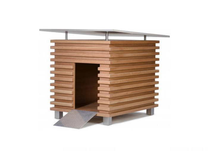 Doghouse with raised metal roof