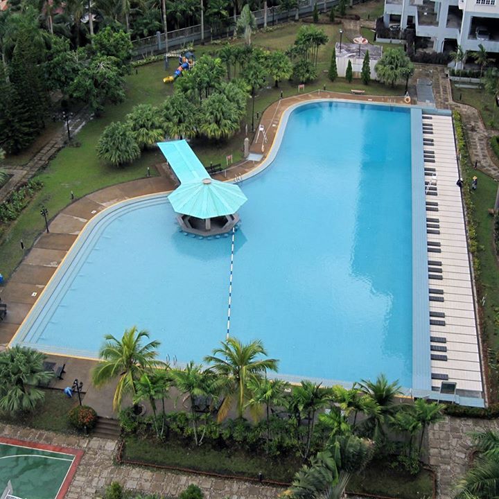 Elaborate design and carefully crafted details shape the piano shaped pool