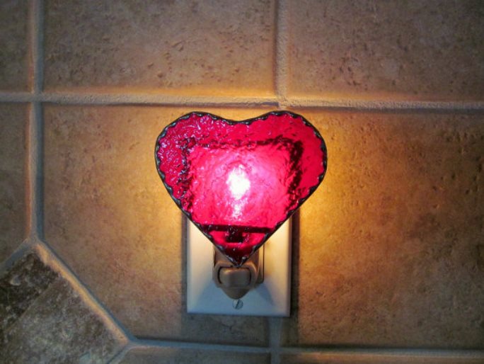 Chic heart-shaped stained glass night light