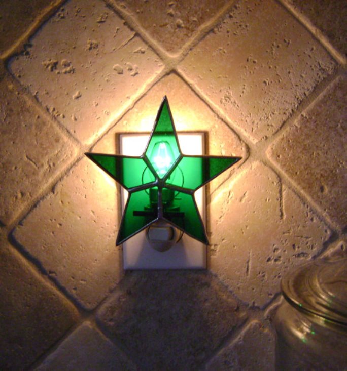 Star-shaped stained glass night light in Green