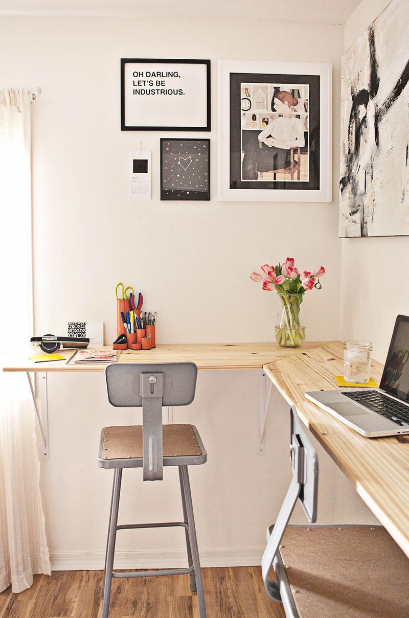 Standing desk design in the home office is simple and affordable