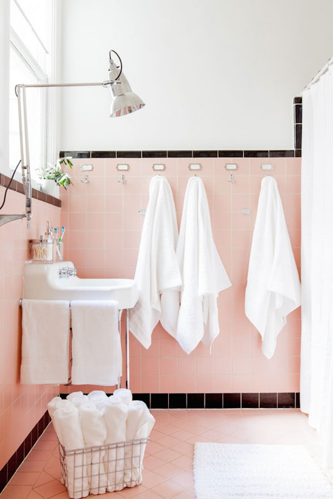 A slightly more subtle retro pink and black bathroom