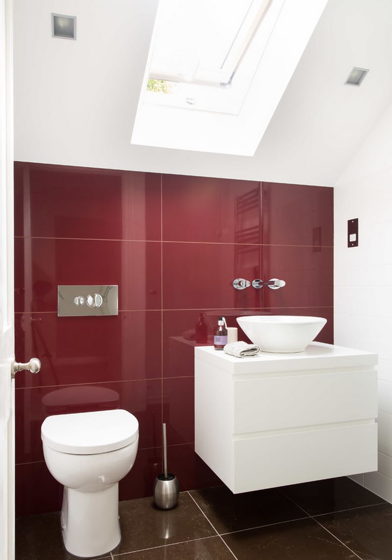 Bathroom with brown and red tile