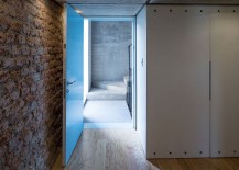 Brick-wall-along-with-modern-textures-welcome-you-at-the-Cordoba-Flat-217x155