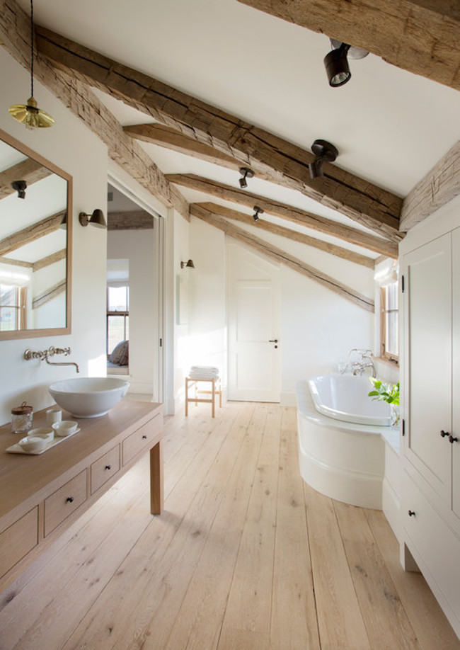 Bright and rustic attic bathroom