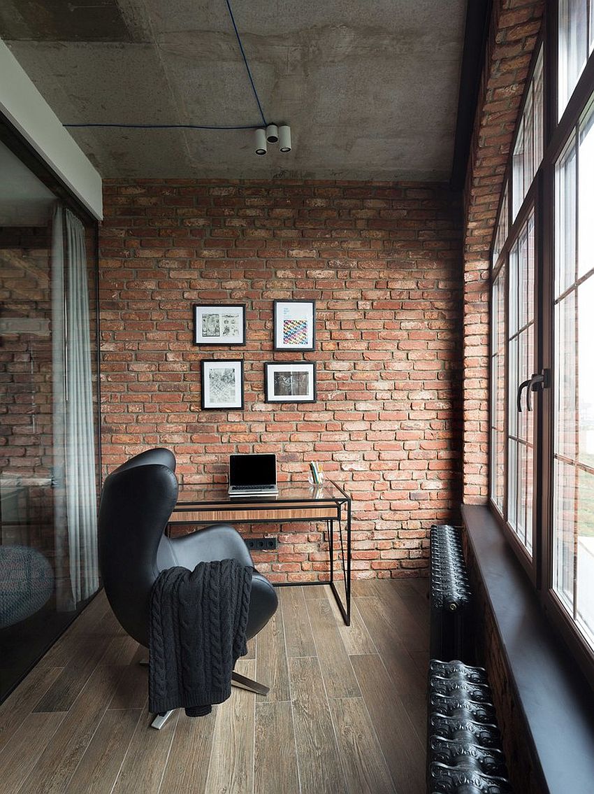 Classic Egg chair in black for the bachelor loft