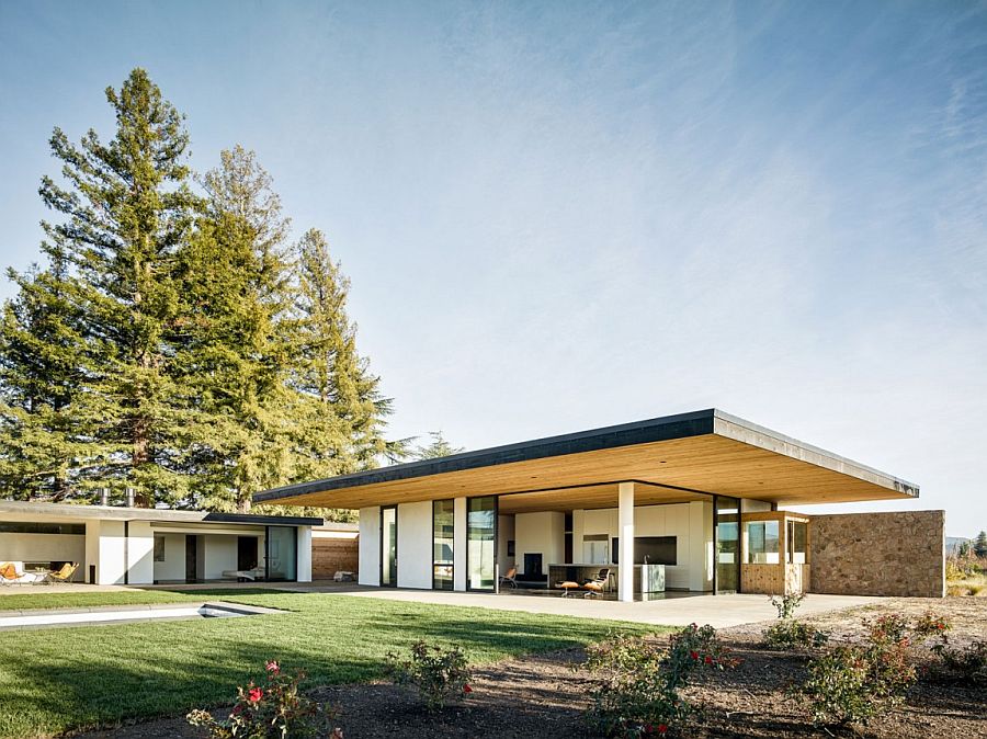 Contemporary L-Shaped home in california set among vineyards