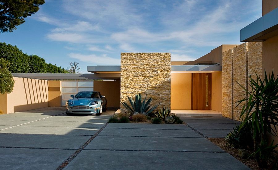 Custom cut Jerusalem Stone shapes the entrance of the stunning Californian home