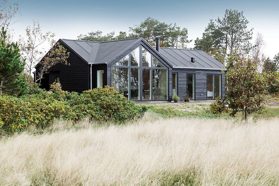 Dark exterior of the cool Trend Summer House in Denmark