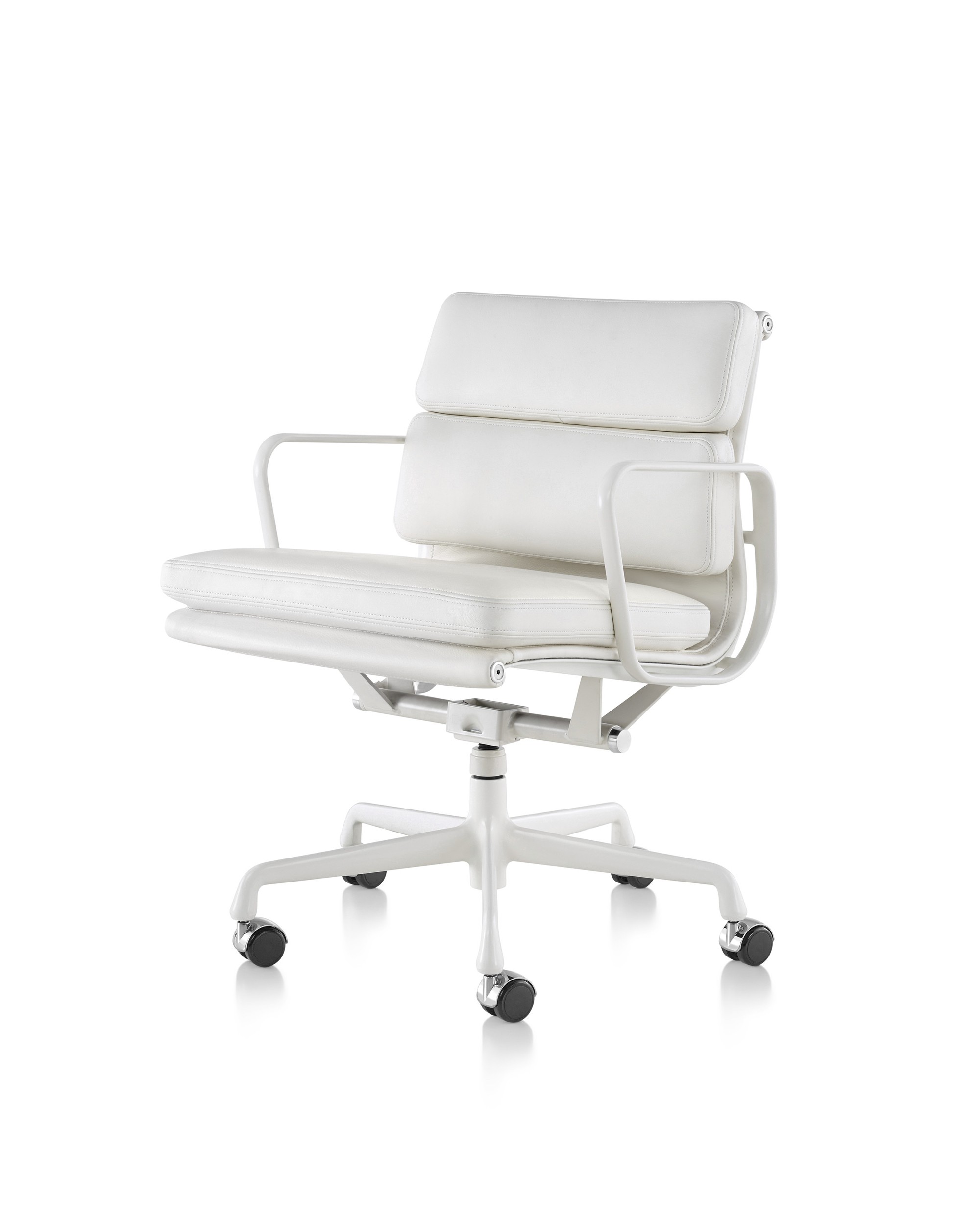 Eames Soft Pad Management Chair