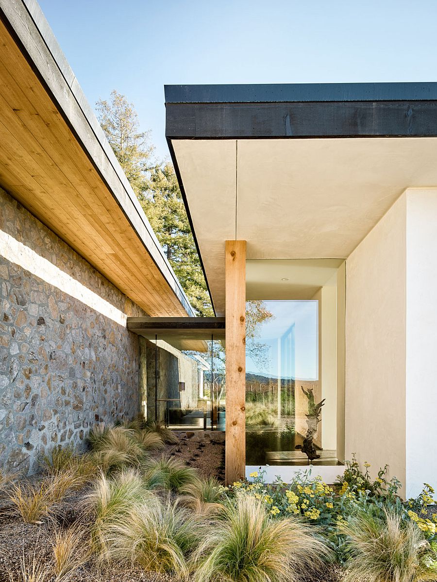 Glass, stone and wood create the gorgeous modern home in California