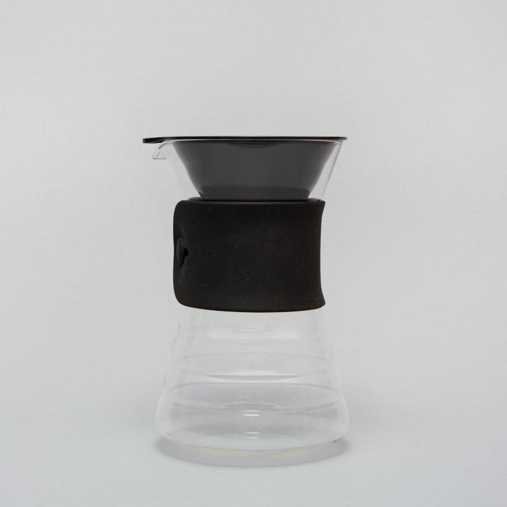 Hario drip decanter with rubber band and plastic dripper