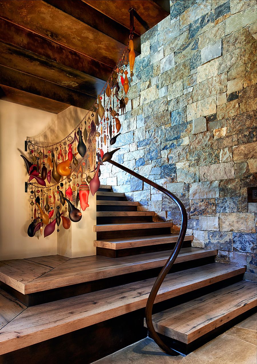 Innovative and colorful way to decorate staircase landing