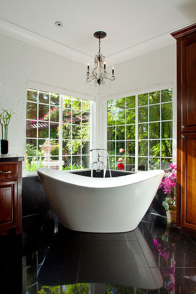 Lovely contrast between dark and light elements in the contemporary bathroom