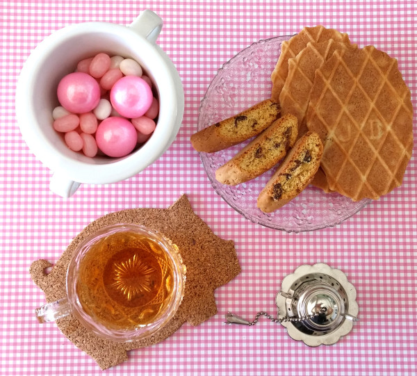 How to Make Adorable and Inexpensive PigShaped Coasters Out of Cork