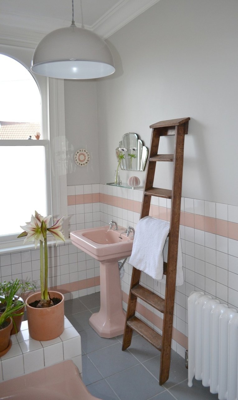 Pink and white retro bathroom with ladder