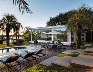 Dream Hangout: Contemporary Pool House in Porto Alegre Unveils Lakeside Paradise!
