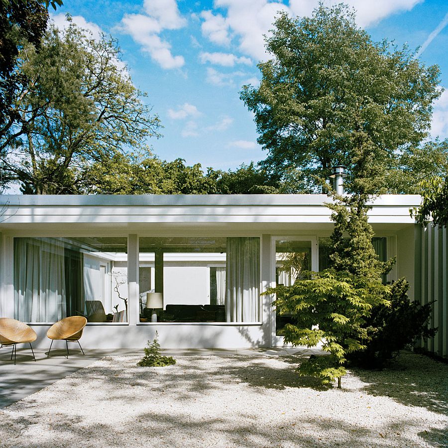 Revamped 1950s Berline home with large glass windows and sweeping courtyards