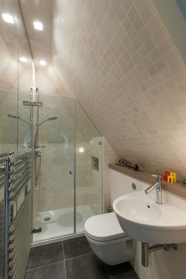 15 Attics Turned into Breathtaking Bathrooms 