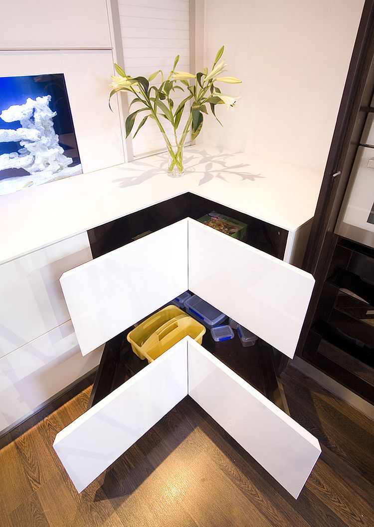 Sleek contemporary take on the classy corner drawers [Design: Glenvale Kitchens]