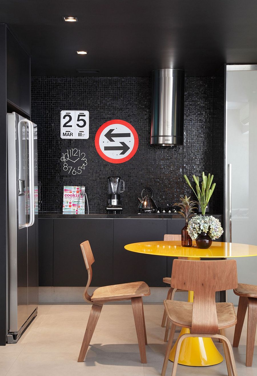 Sleek, minimal contemporary kitchen in black