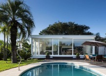 Sliding-glass-walls-of-the-Pool-House-bring-the-outdoors-inside-217x155