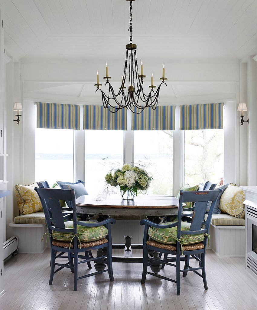 Small breakfast booth in the beach style kitchen [Design: Tom Stringer Design Partners]